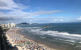 Guaruja Praia de Pitangueiras frente ao mar